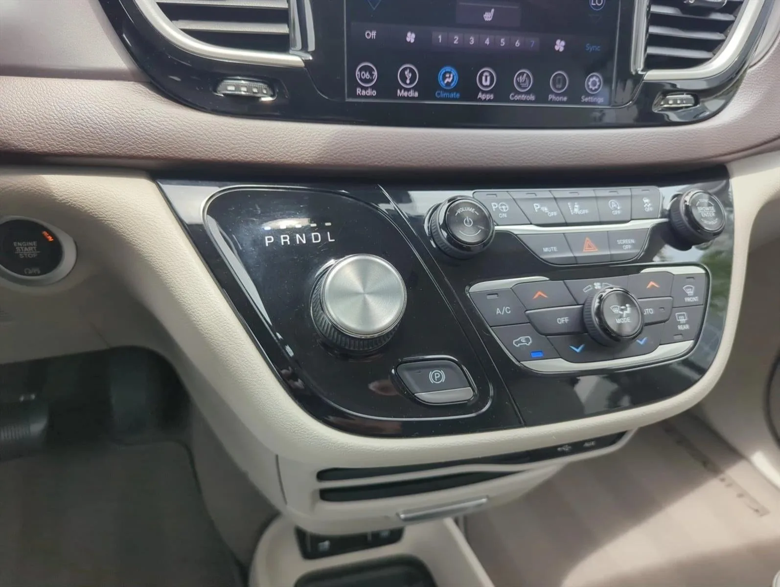 2018 Chrysler Pacifica Touring L FWD photo 7