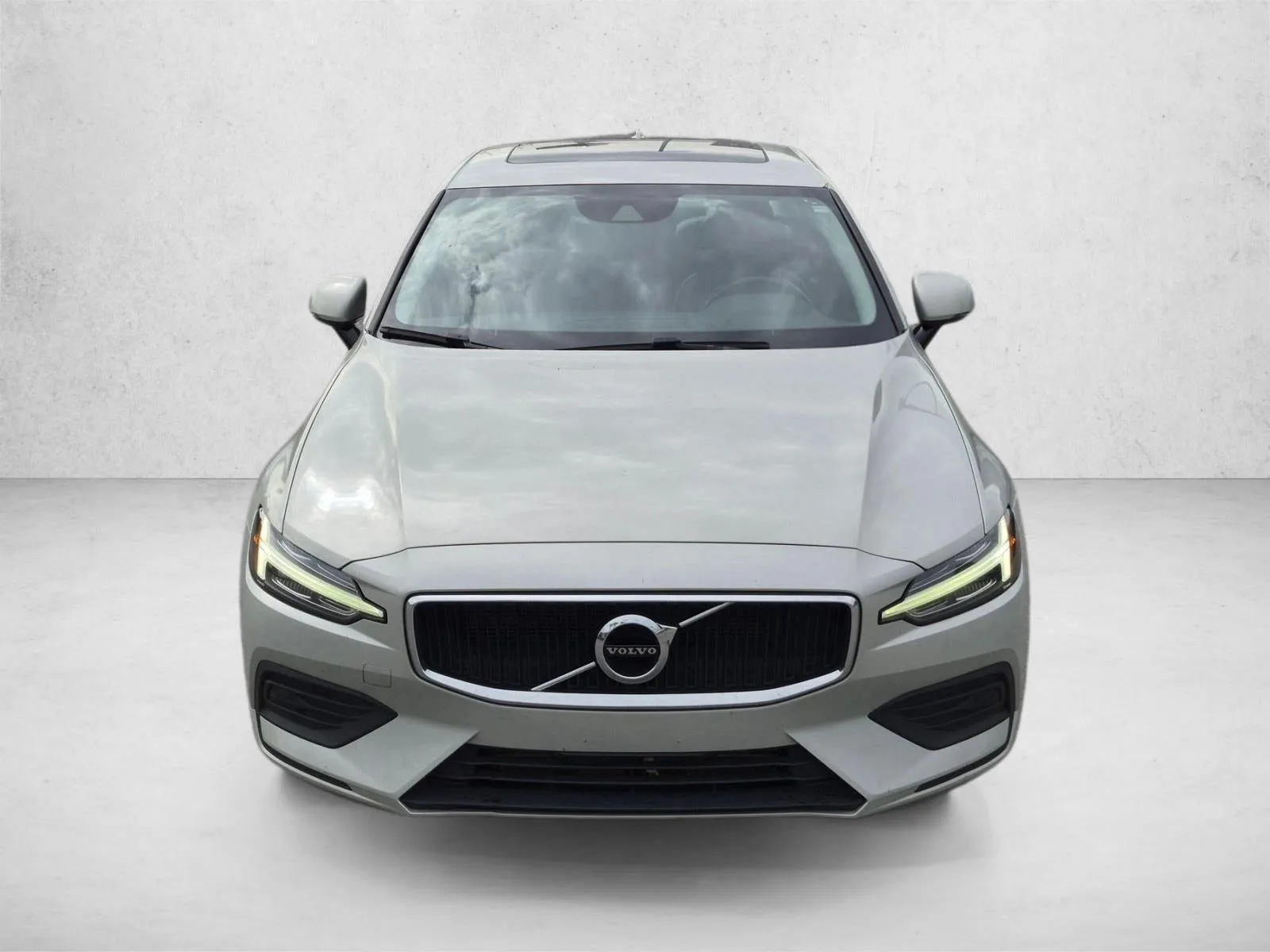 2019 Volvo S60 T6 AWD Momentum photo 2