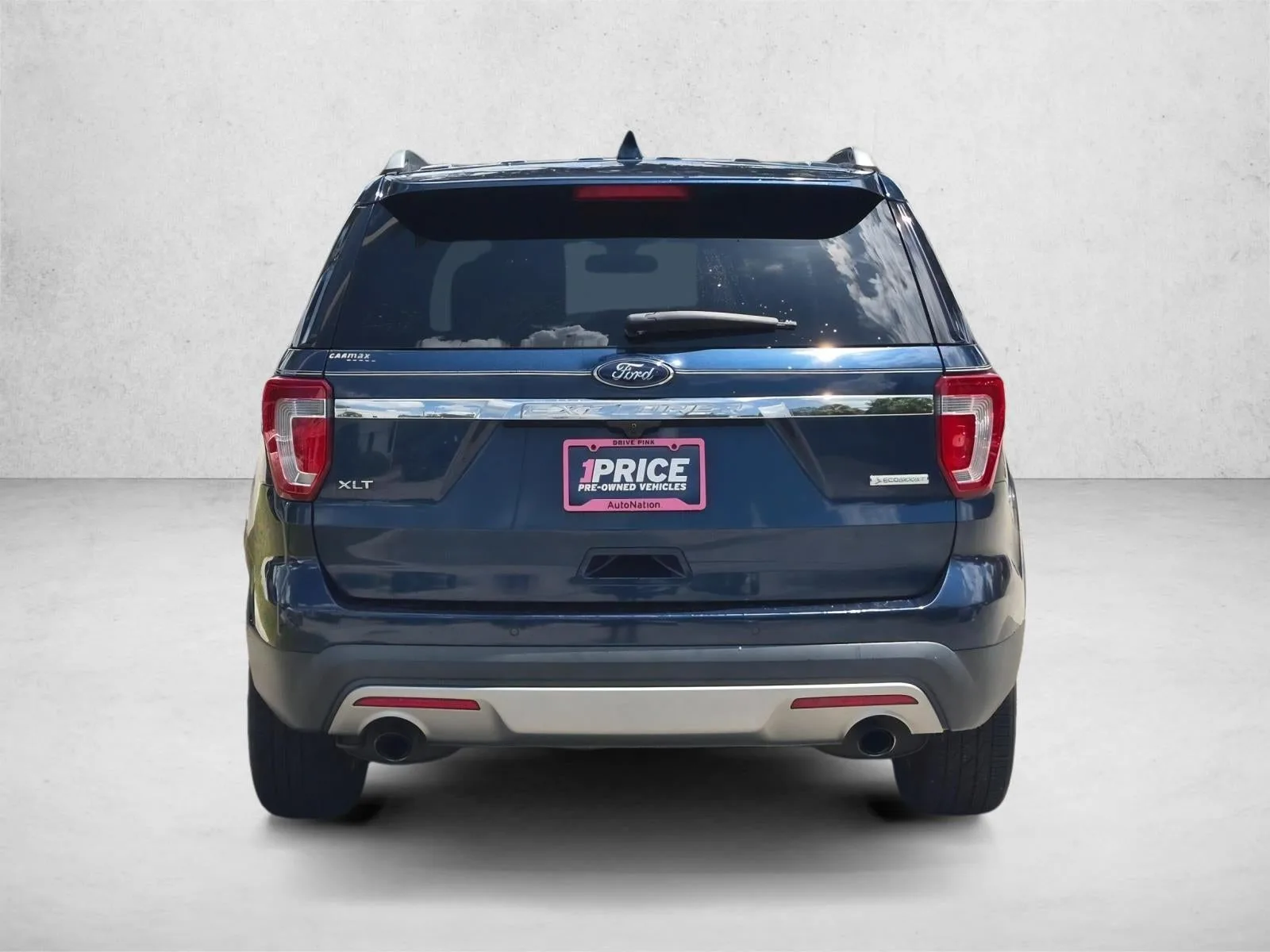 2017 Ford Explorer XLT FWD photo 6