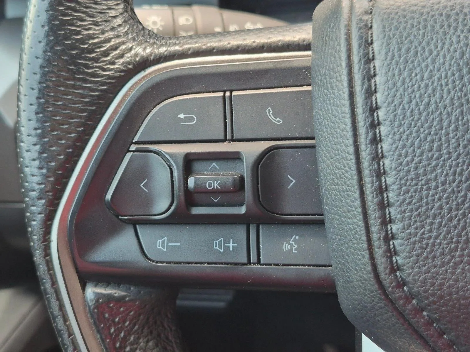 2024 Toyota Tacoma SR5 photo 9