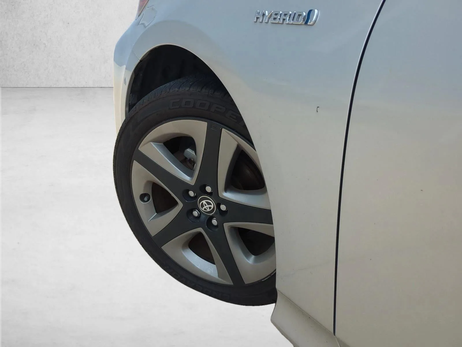2022 Toyota Prius Limited (Natl) photo 10
