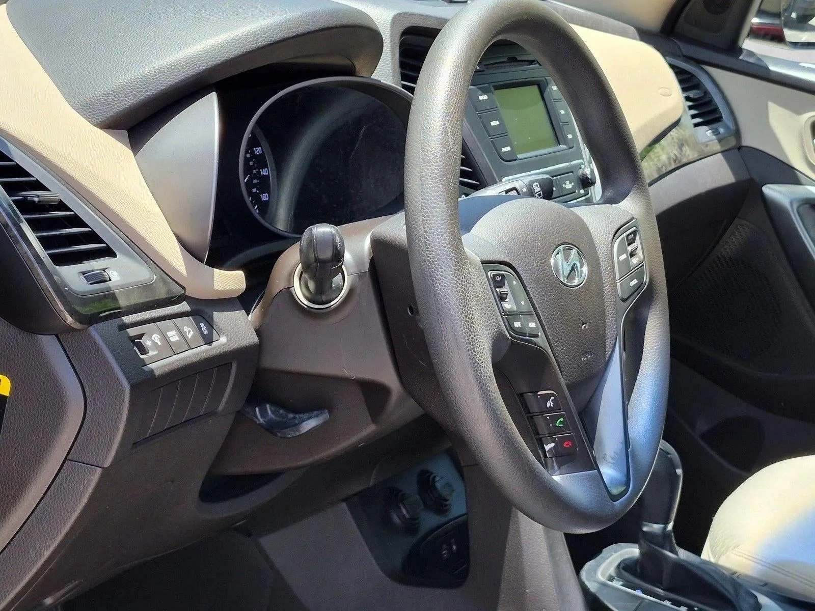 2017 Hyundai Santa Fe Sport 2.4L Auto photo 9