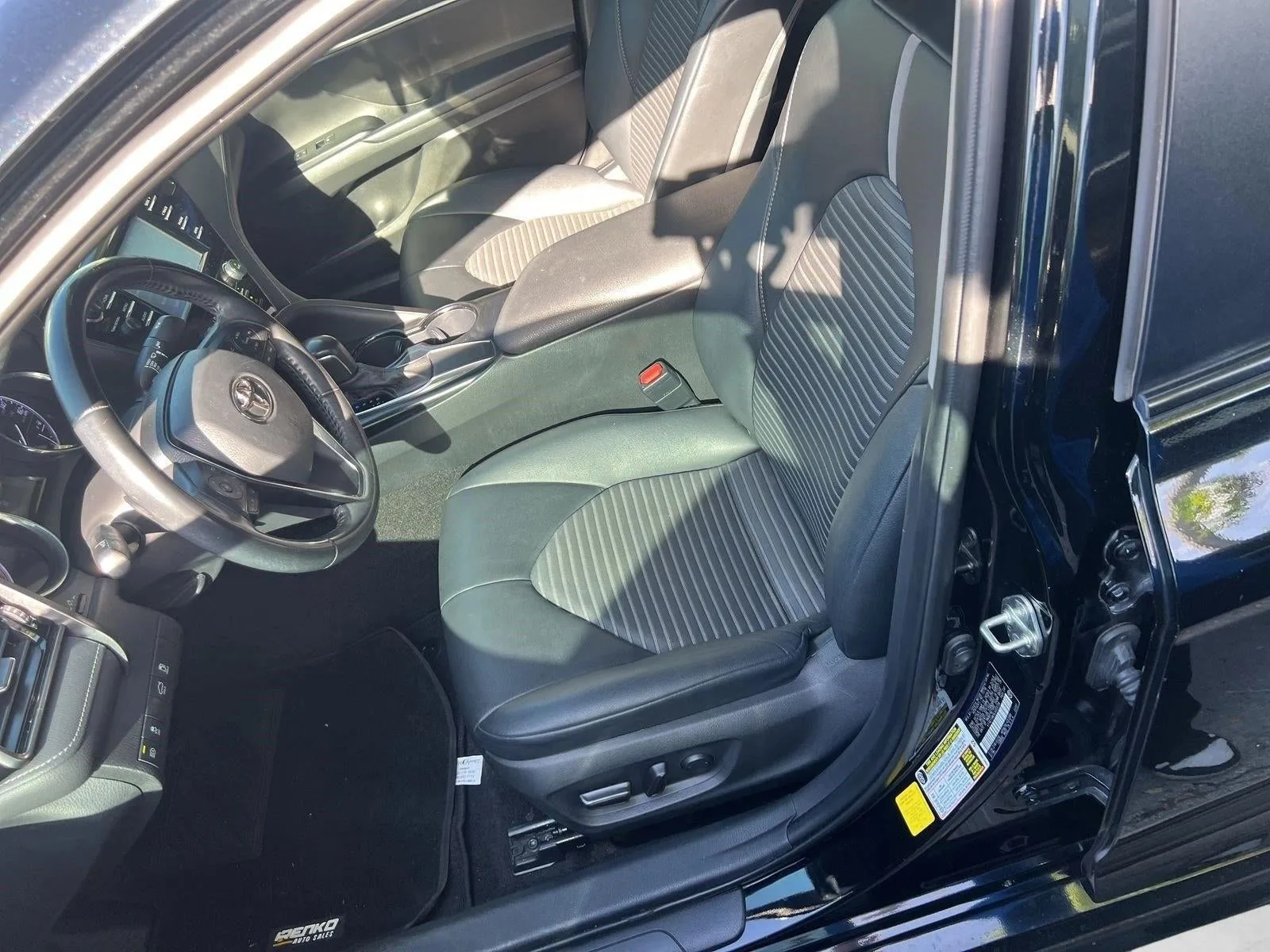 2020 Toyota Camry SE Nightshade Auto (Natl) photo 11