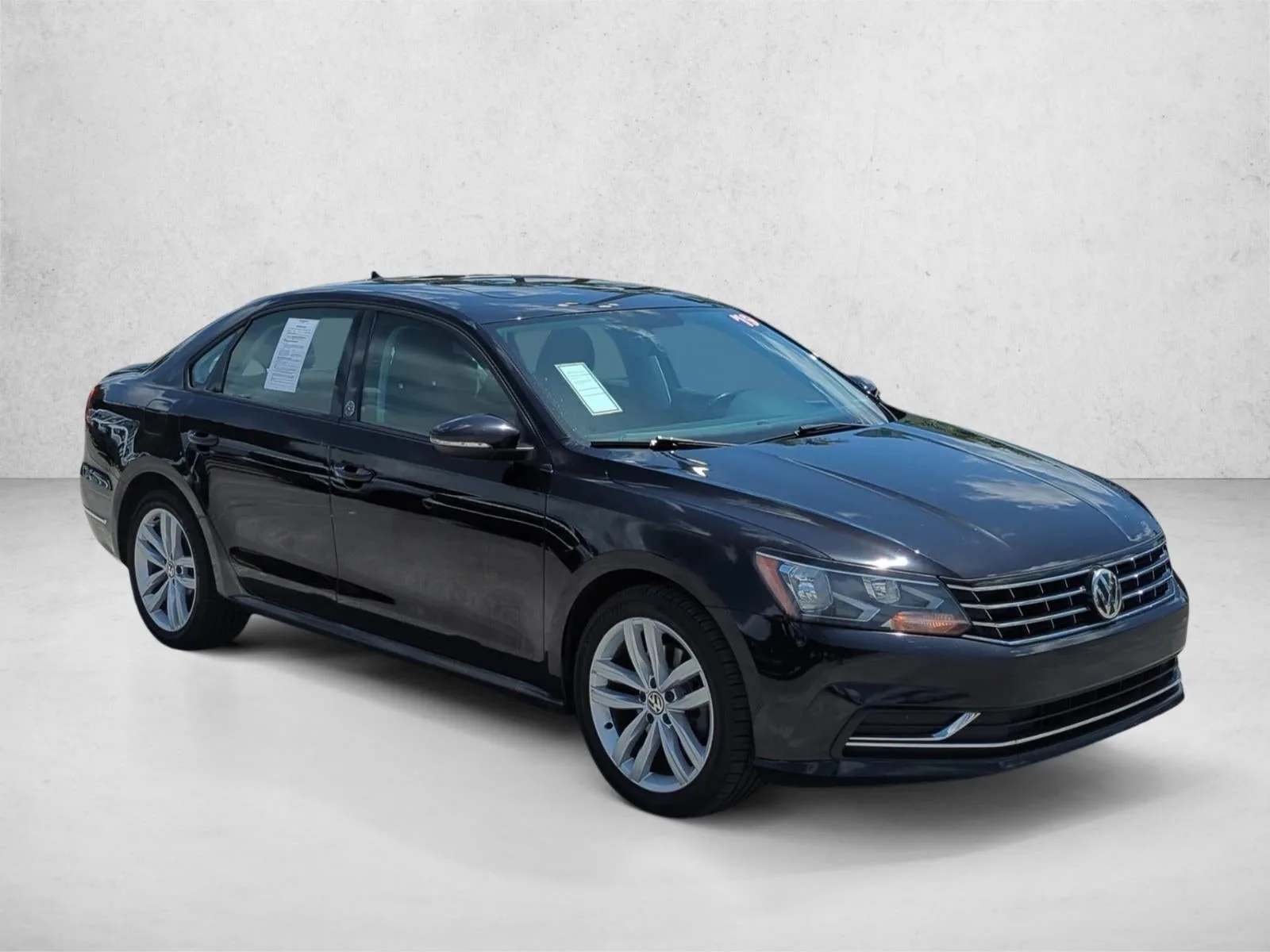 2019 Volkswagen Passat 2.0T Wolfsburg Edition Auto photo 3