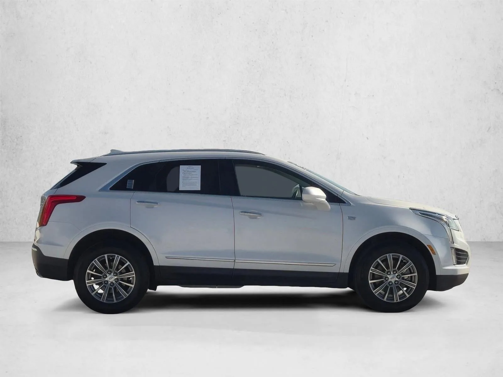 2017 Cadillac XT5 FWD 4dr Luxury photo 4