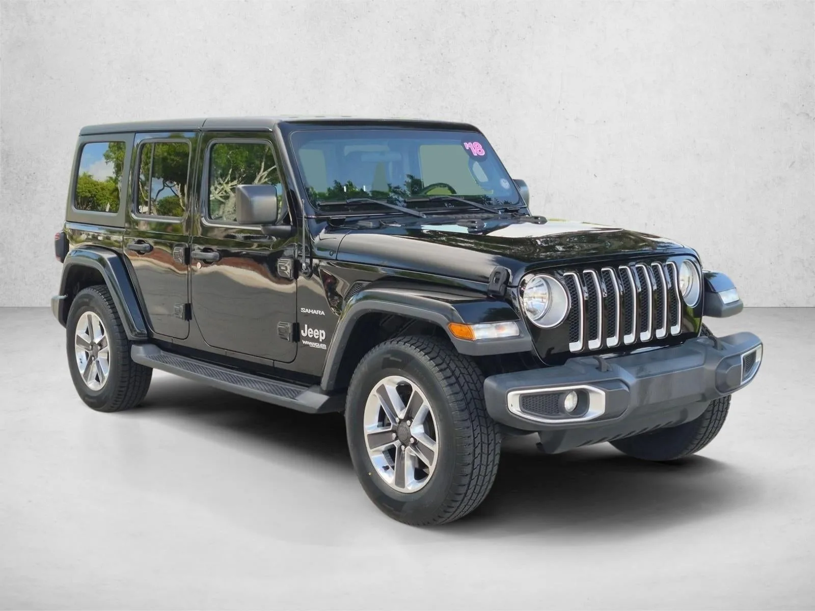 2018 Jeep Wrangler Unlimited Sahara 4x4 photo 3