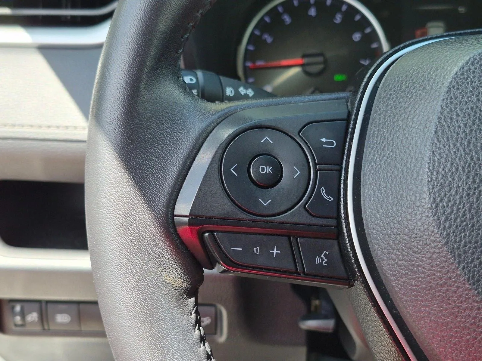 2021 Toyota RAV4 XLE Premium FWD (Natl) photo 10
