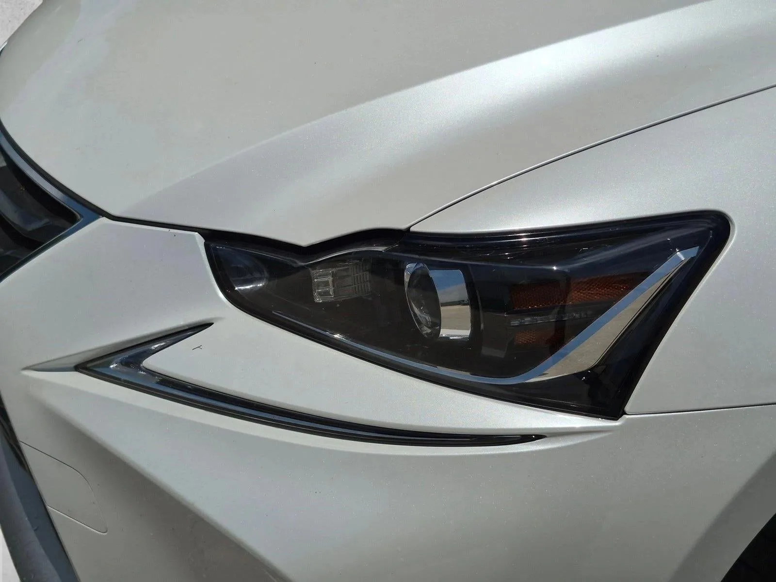 2020 Lexus IS photo 10