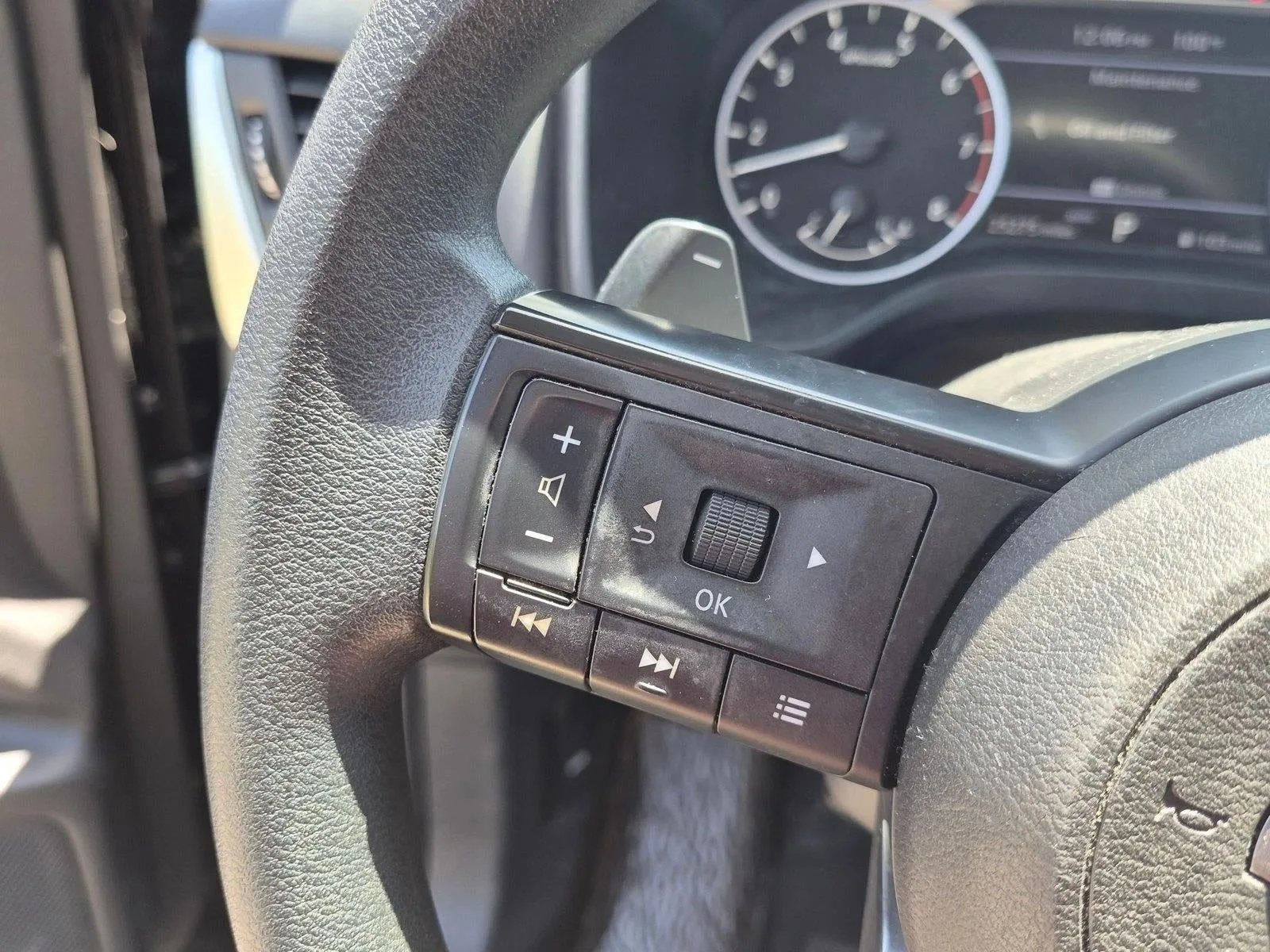 2023 Nissan Rogue AWD S photo 9