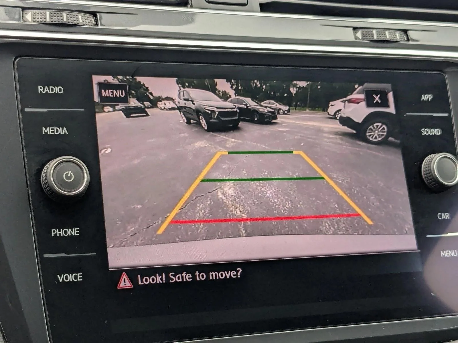 2020 Volkswagen Tiguan 2.0T SEL photo 12
