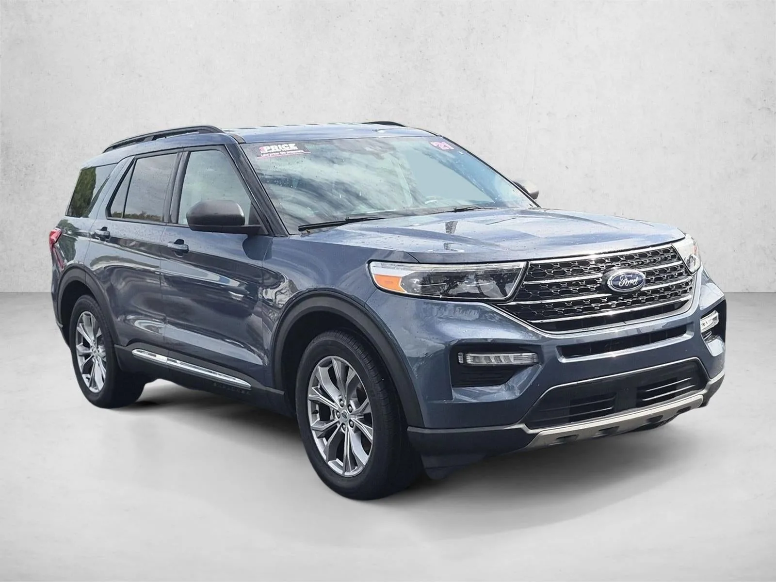2021 Ford Explorer XLT photo 3