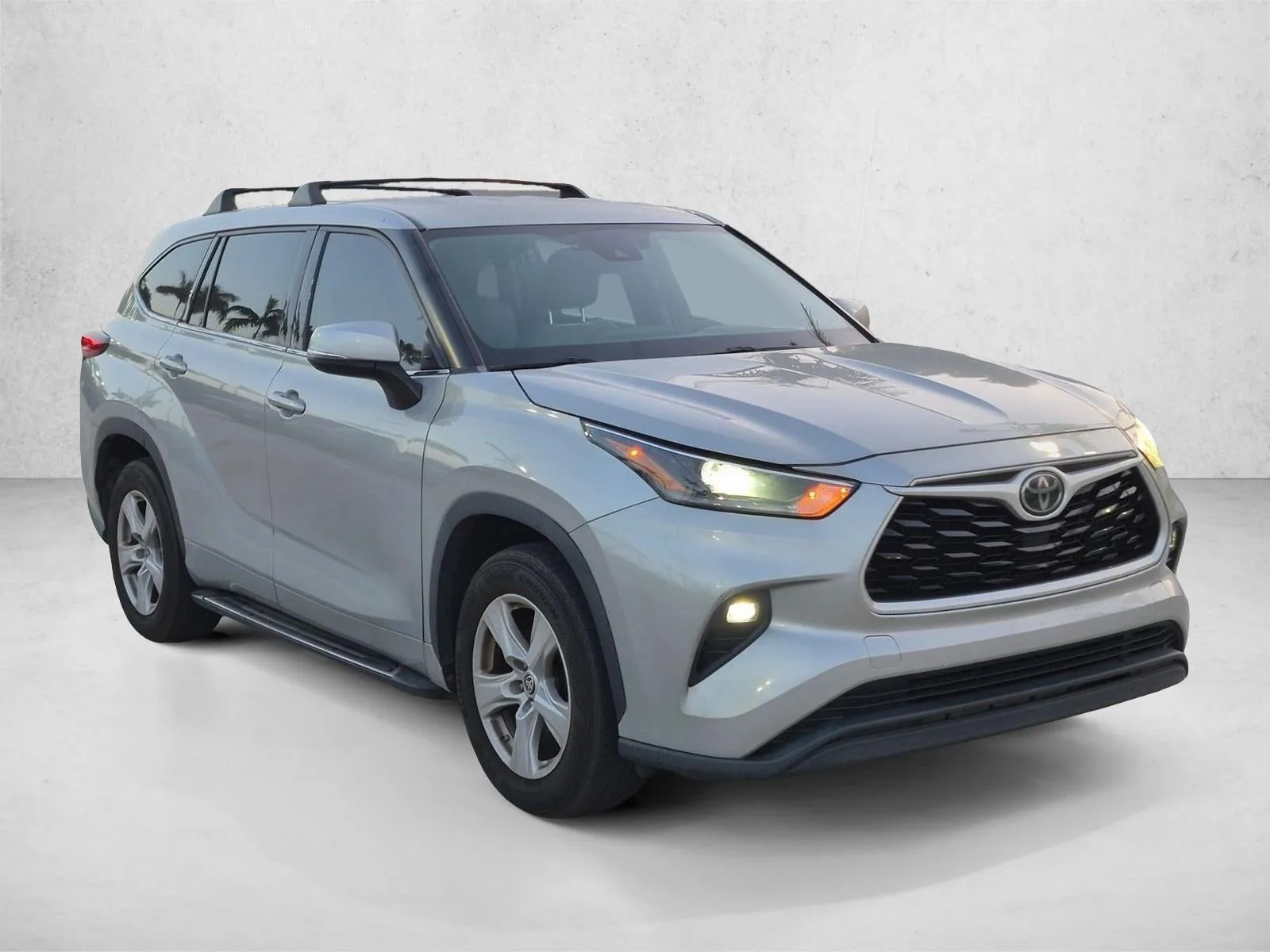 2021 Toyota Highlander LE FWD (GS) photo 3