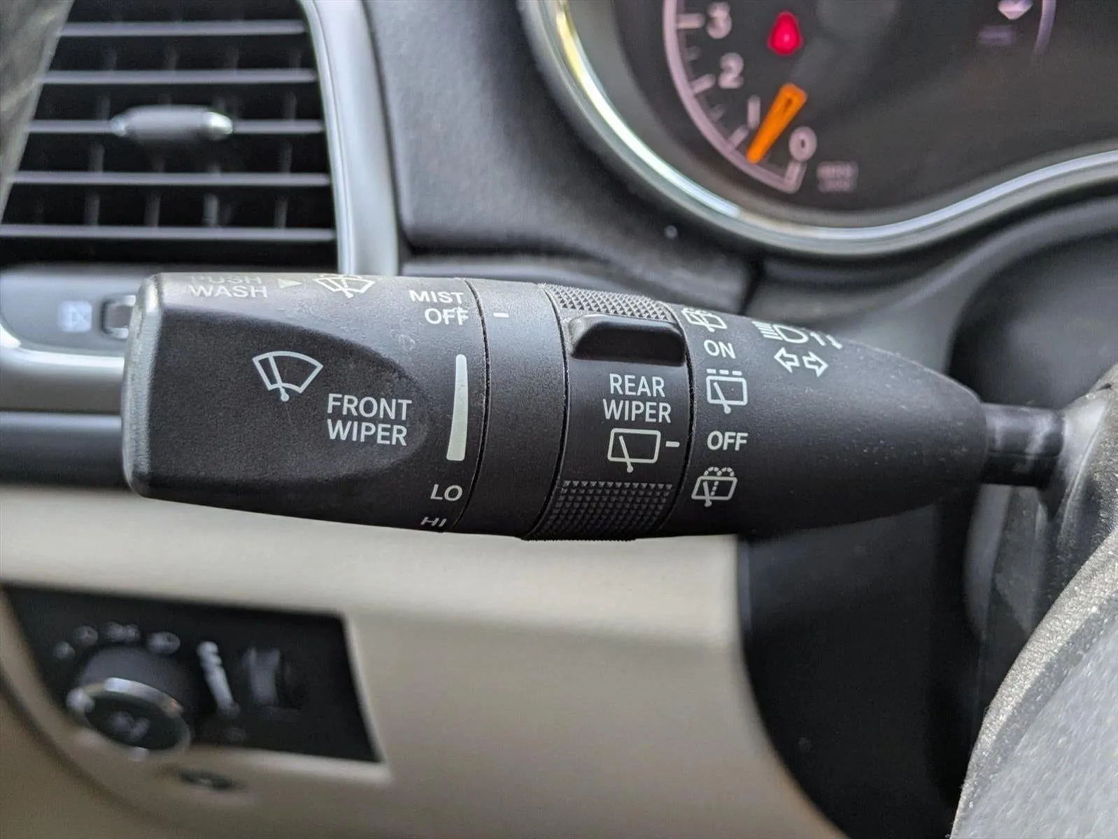 2019 Jeep Grand Cherokee Laredo E 4x2 photo 9