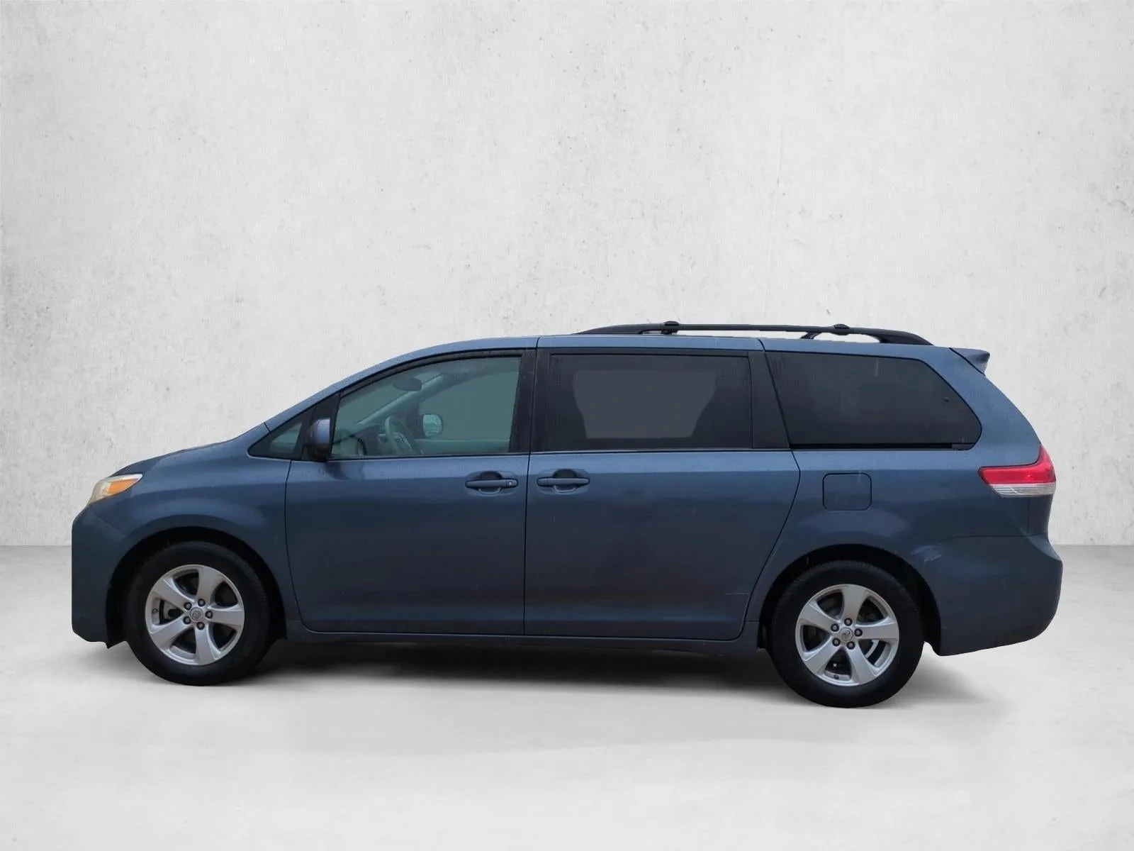 2014 Toyota Sienna 5dr 8-Pass Van V6 LE FWD (Natl) photo 8