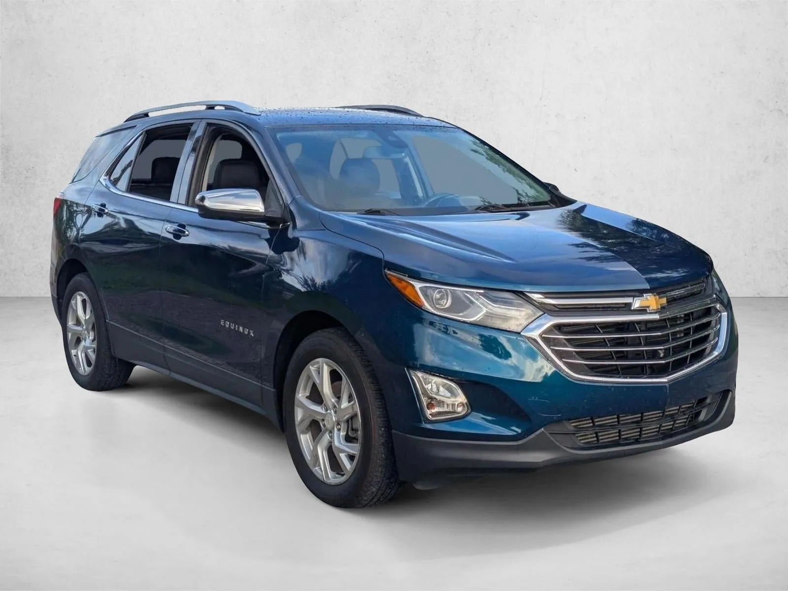 2019 Chevrolet Equinox FWD Premier photo 3