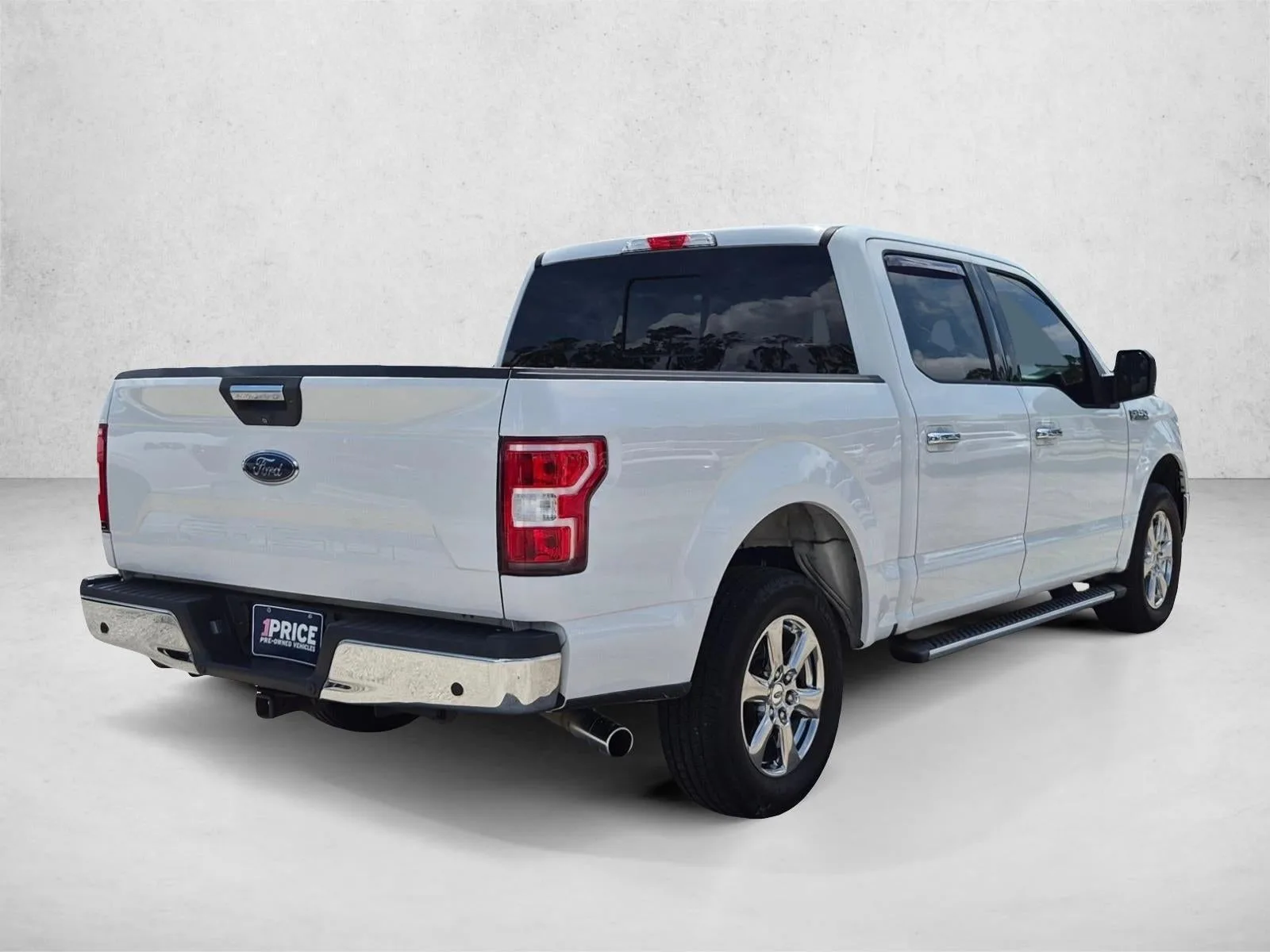 2018 Ford F-150 XLT 2WD SuperCrew 5.5' Box photo 5