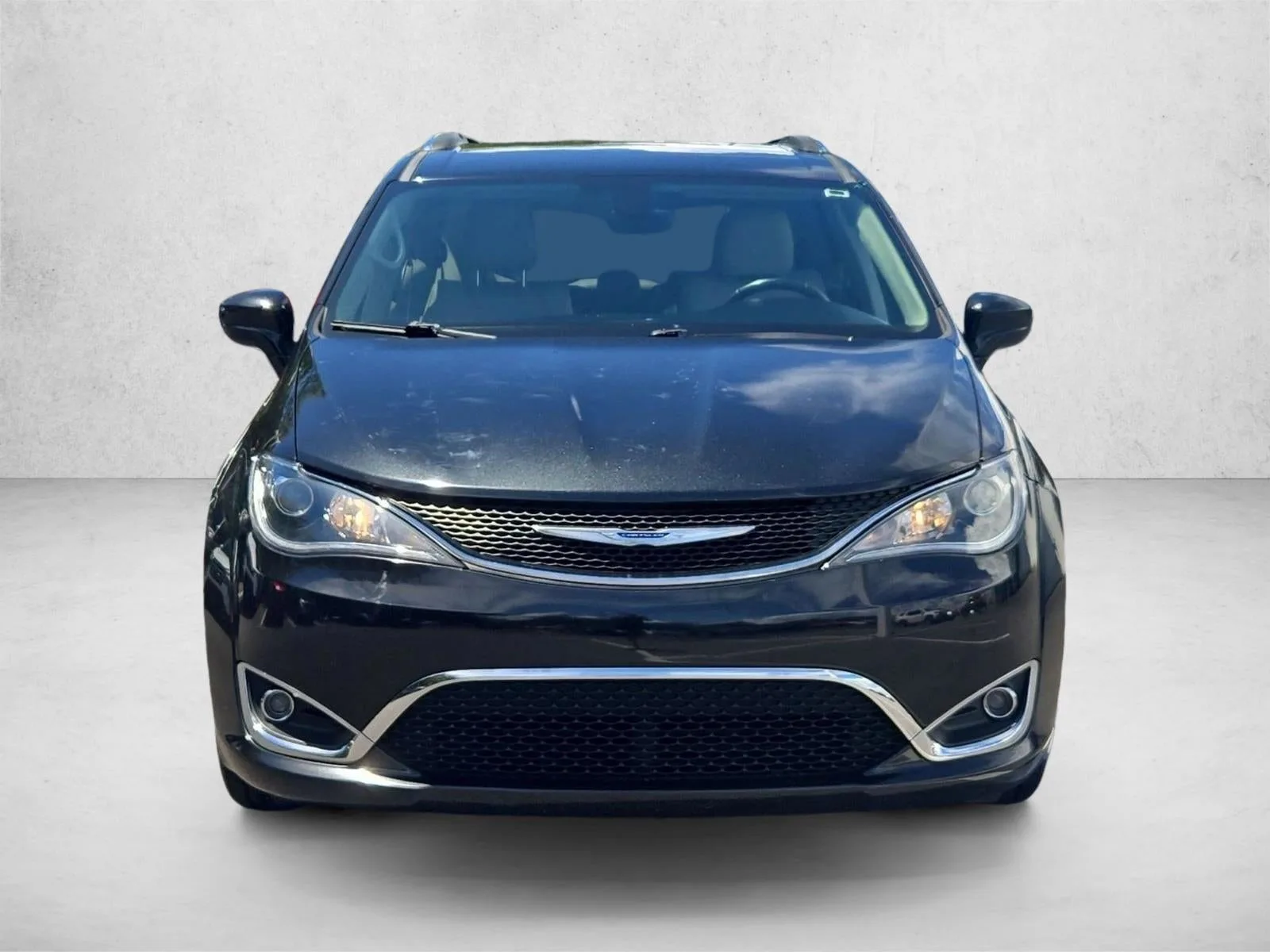 2018 Chrysler Pacifica Touring L FWD photo 2