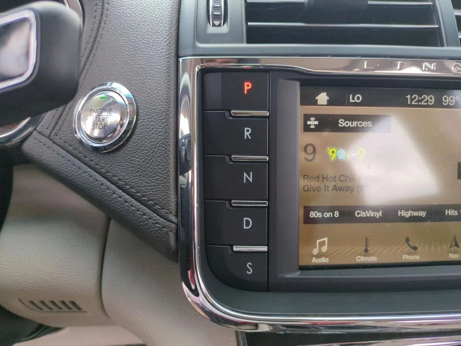 2017 Lincoln Continental Reserve FWD photo 12
