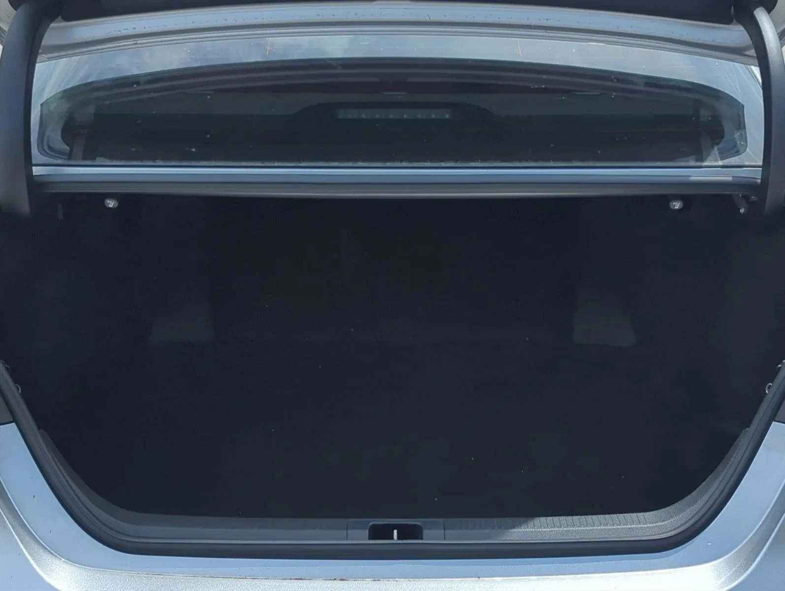 2019 Toyota Camry Hybrid LE CVT (Natl) photo 5