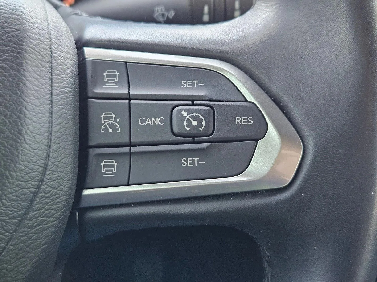 2022 Jeep Compass Altitude FWD photo 12