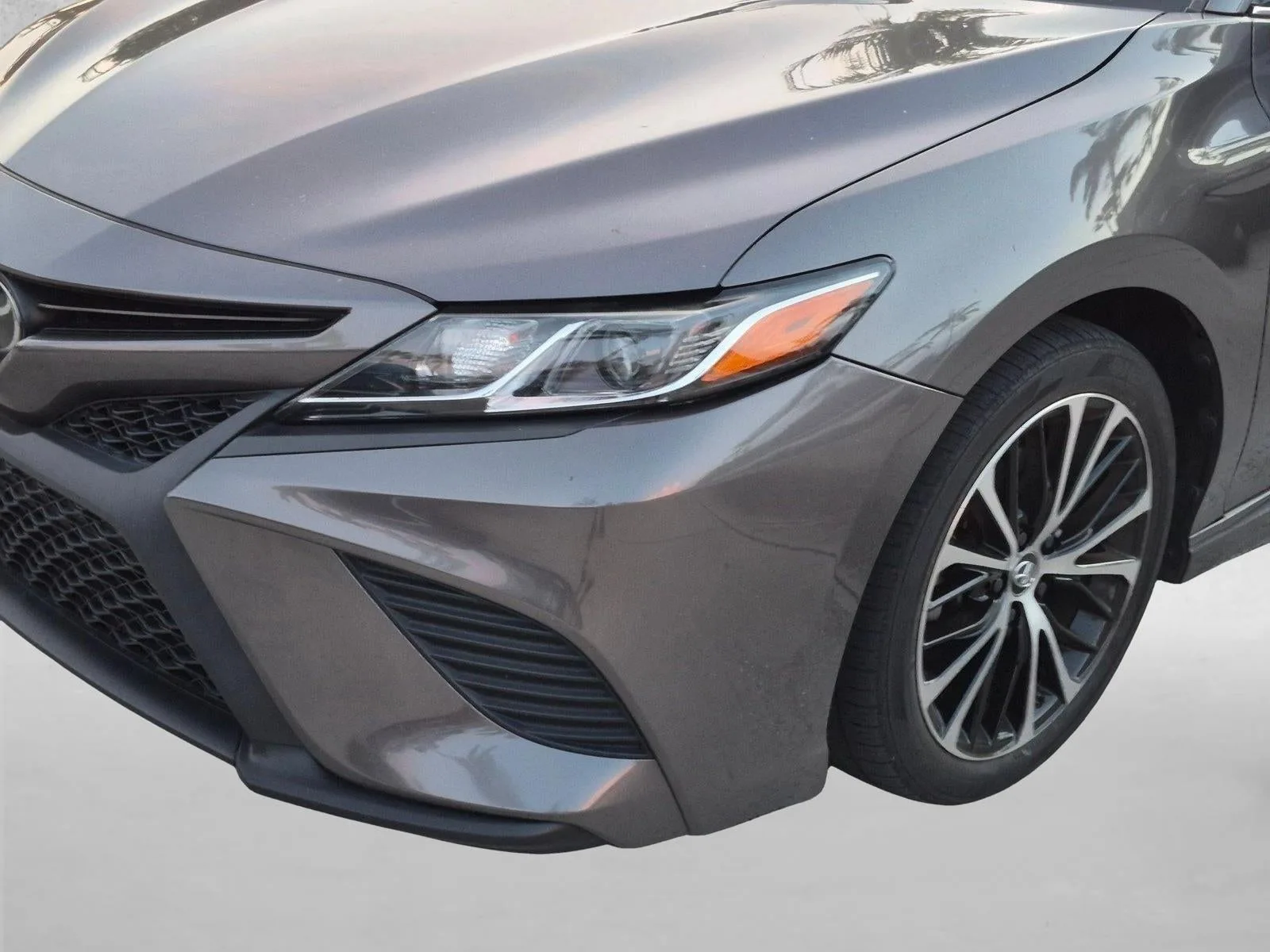 2019 Toyota Camry SE Auto (Natl) photo 10