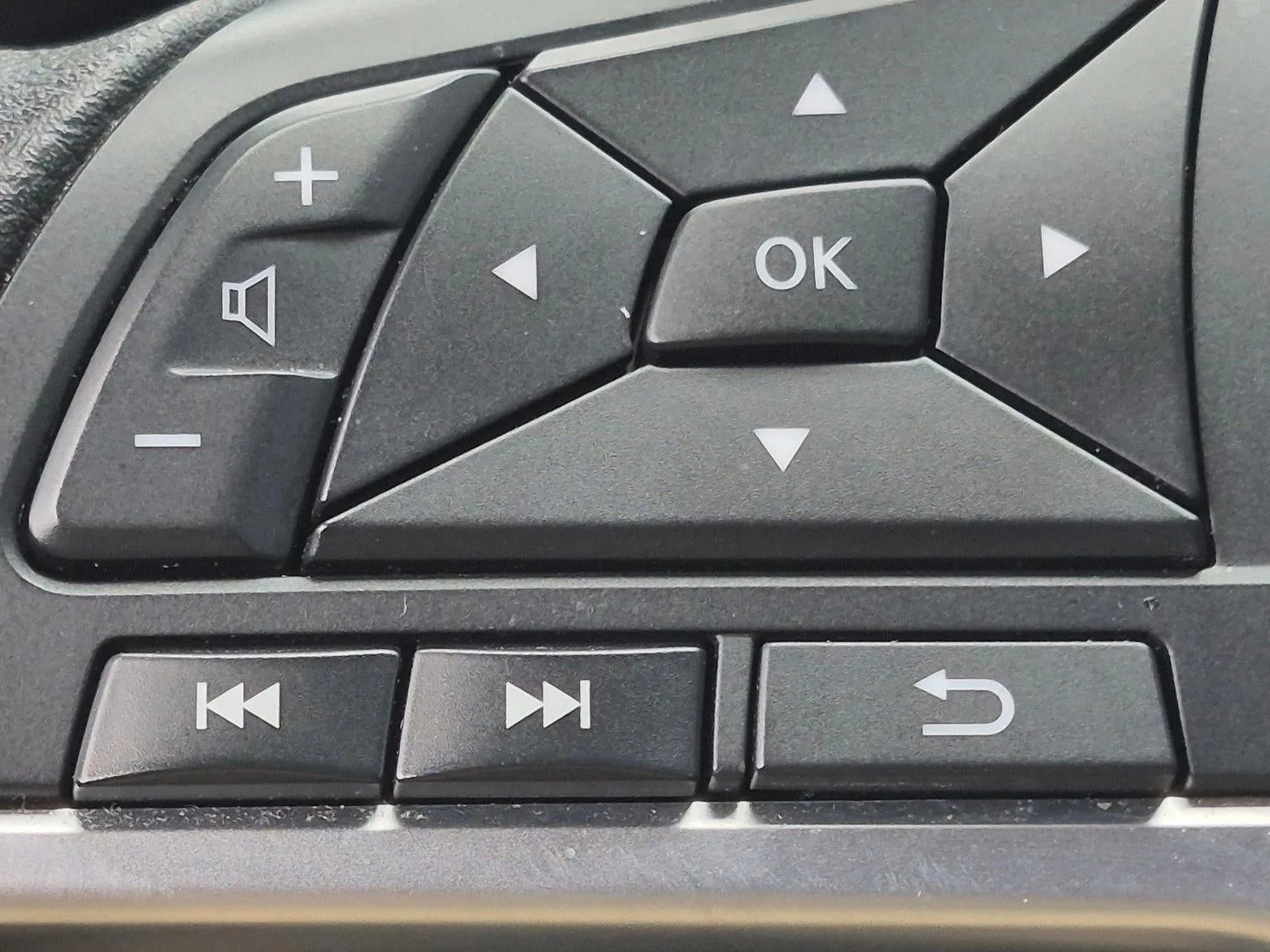 2024 Nissan Sentra SV CVT photo 11