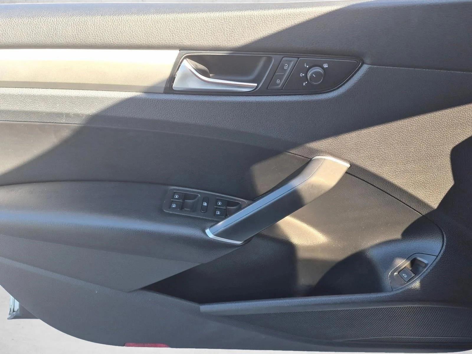 2021 Volkswagen Passat 2.0T SE Auto photo 11