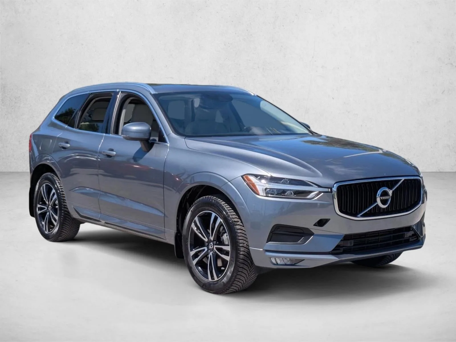 2021 Volvo XC60 T5 FWD Momentum photo 3