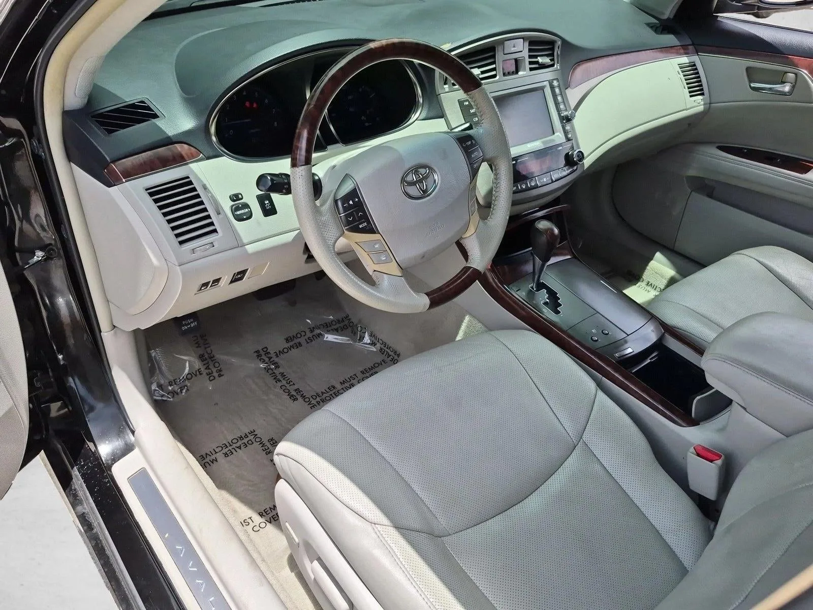 2011 Toyota Avalon Limited photo 10