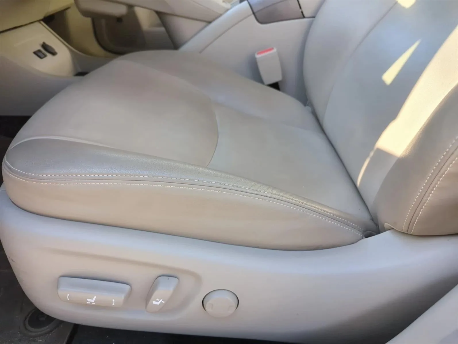 2014 Toyota Prius 5dr HB Four (Natl) photo 11