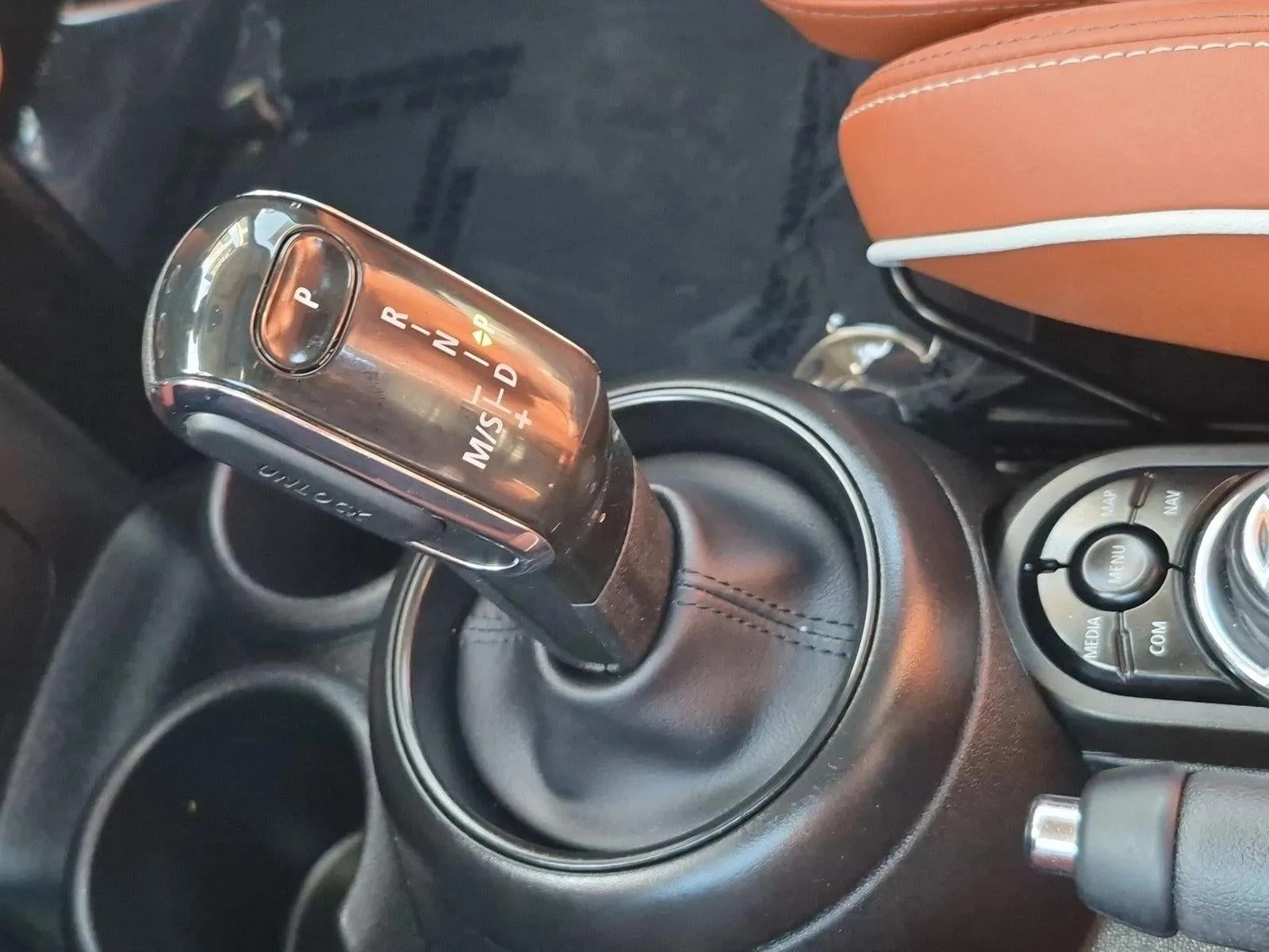 2024 MINI Hardtop Cooper photo 12