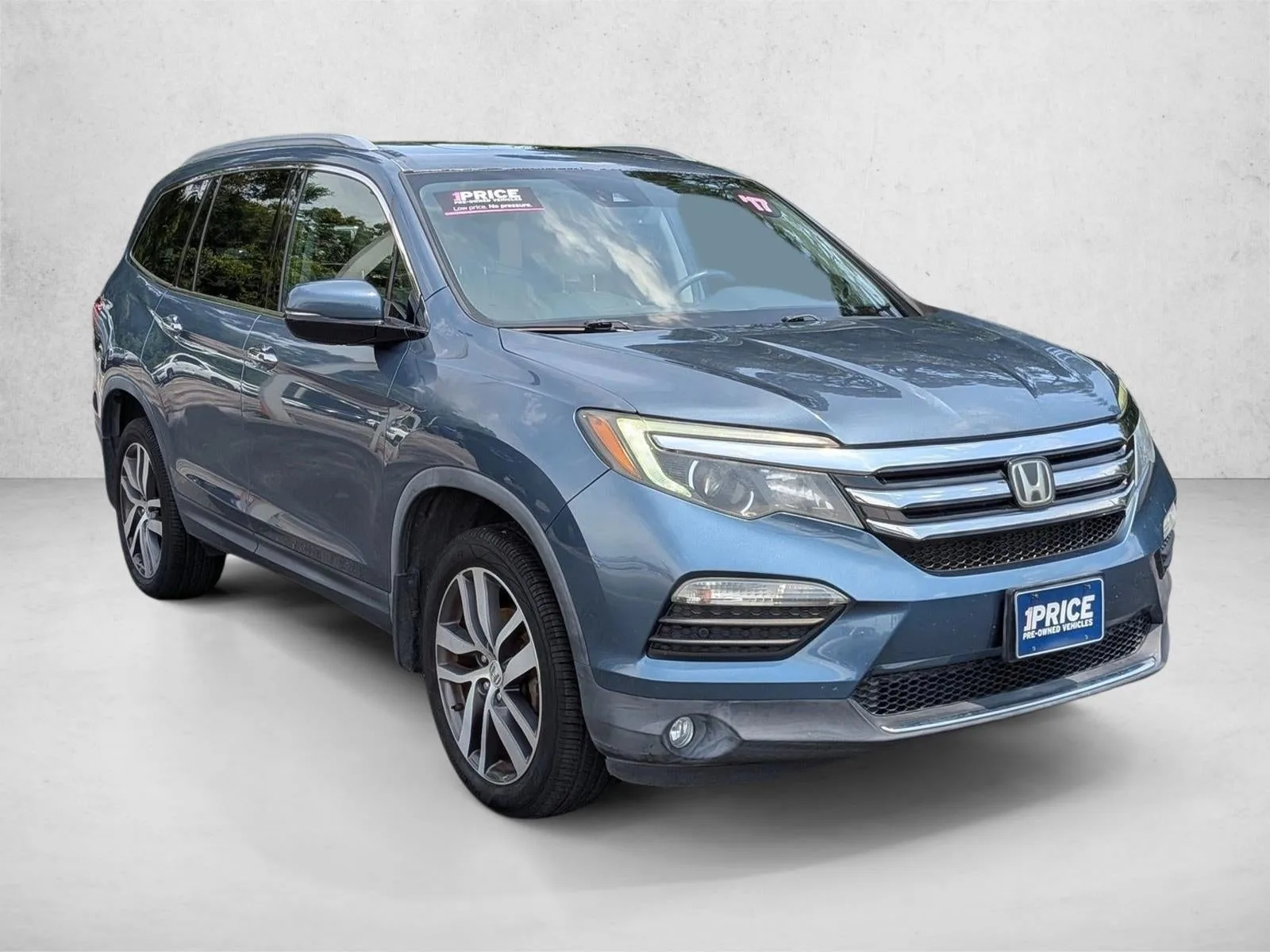 2017 Honda Pilot Elite AWD photo 3