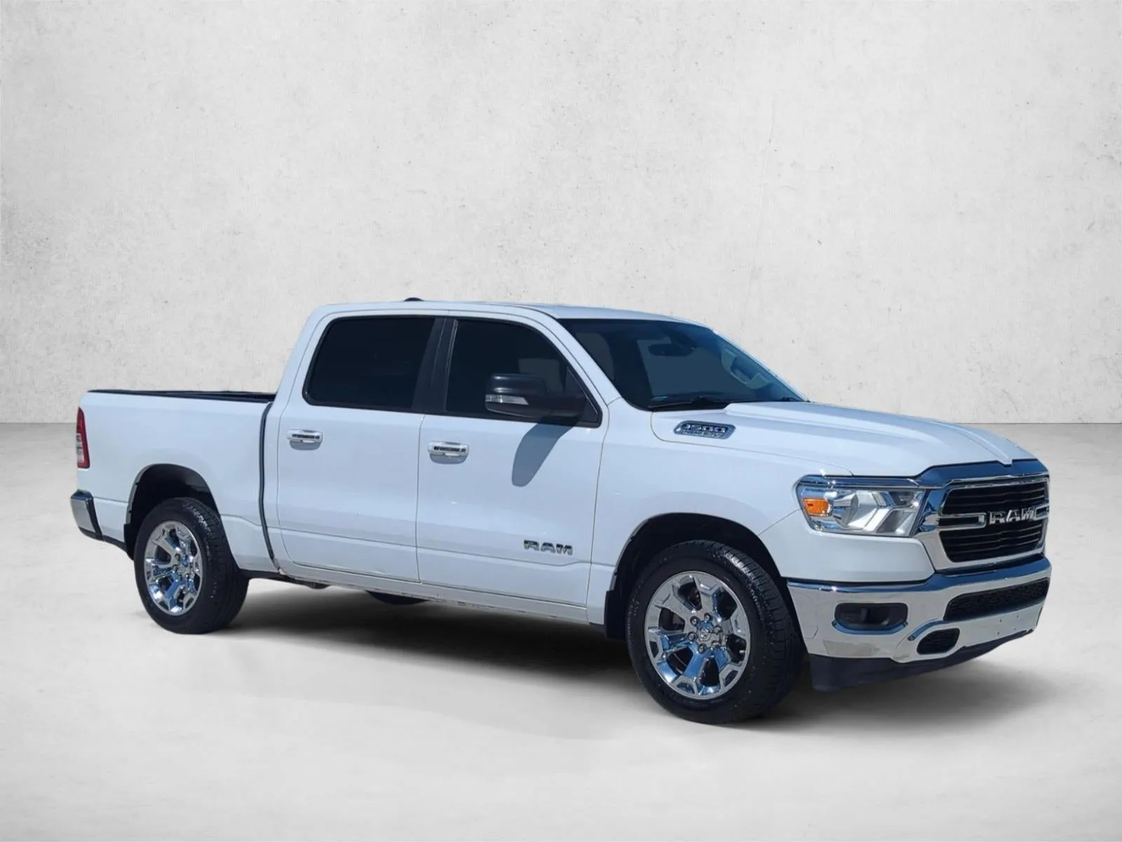 2020 RAM 1500 Lone Star 4x2 Crew Cab 5'7" Box photo 3