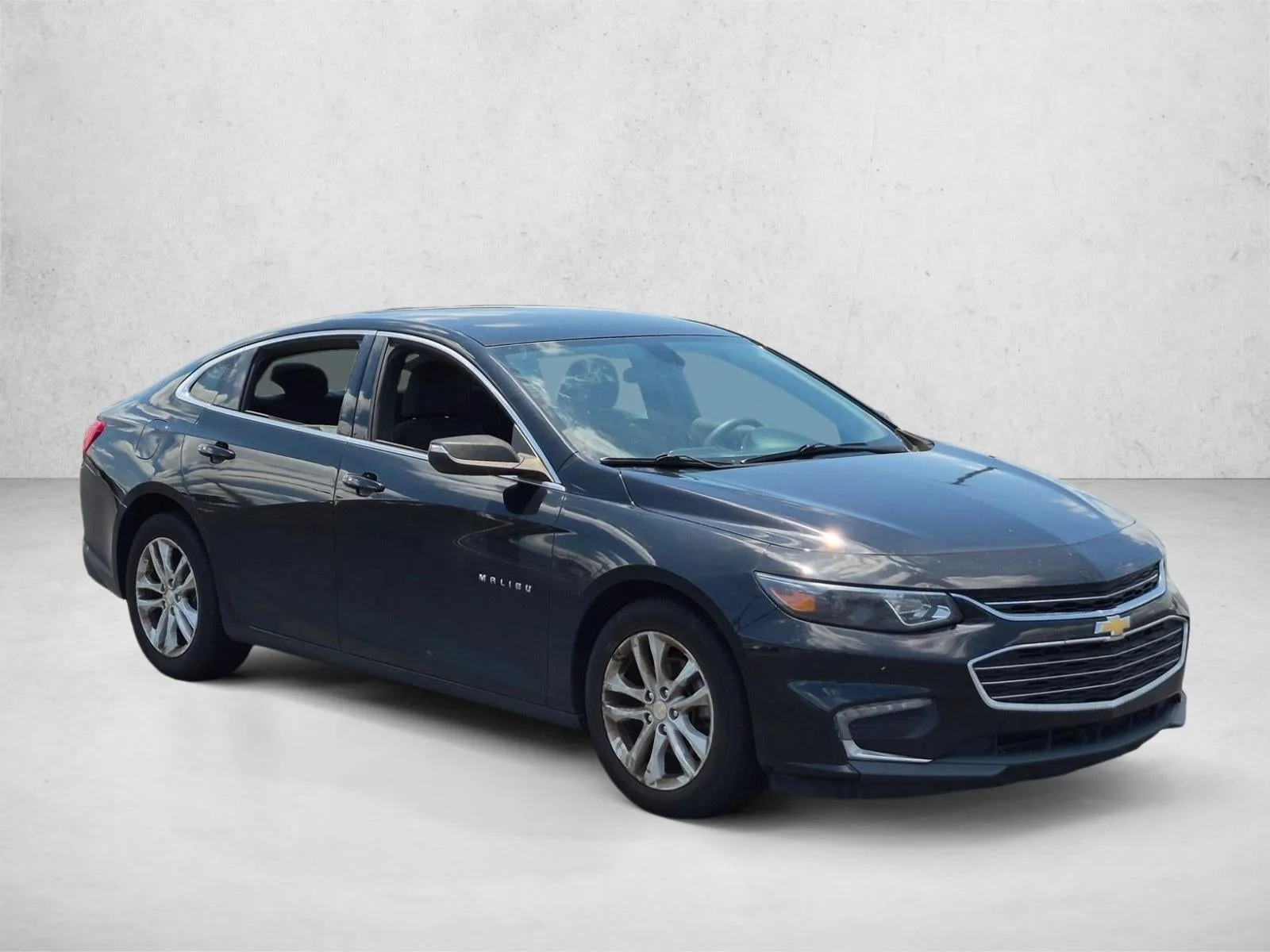 2018 Chevrolet Malibu LT photo 3