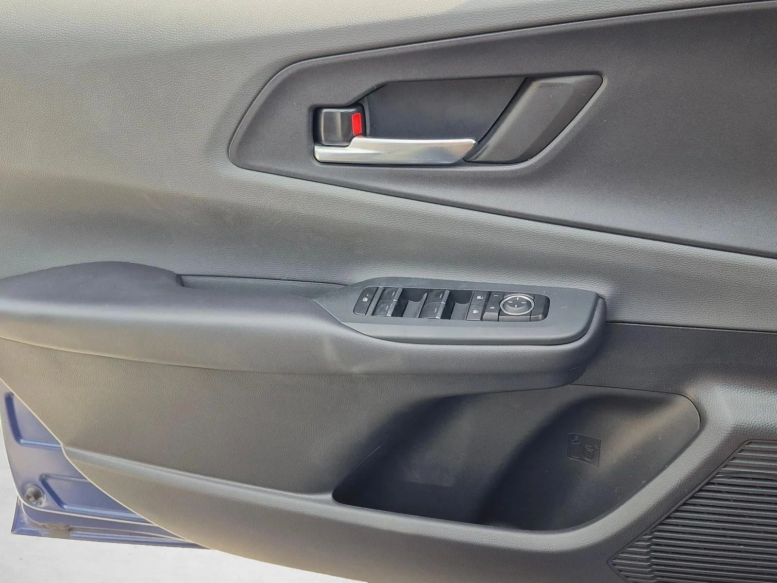2023 Toyota Prius XLE photo 10