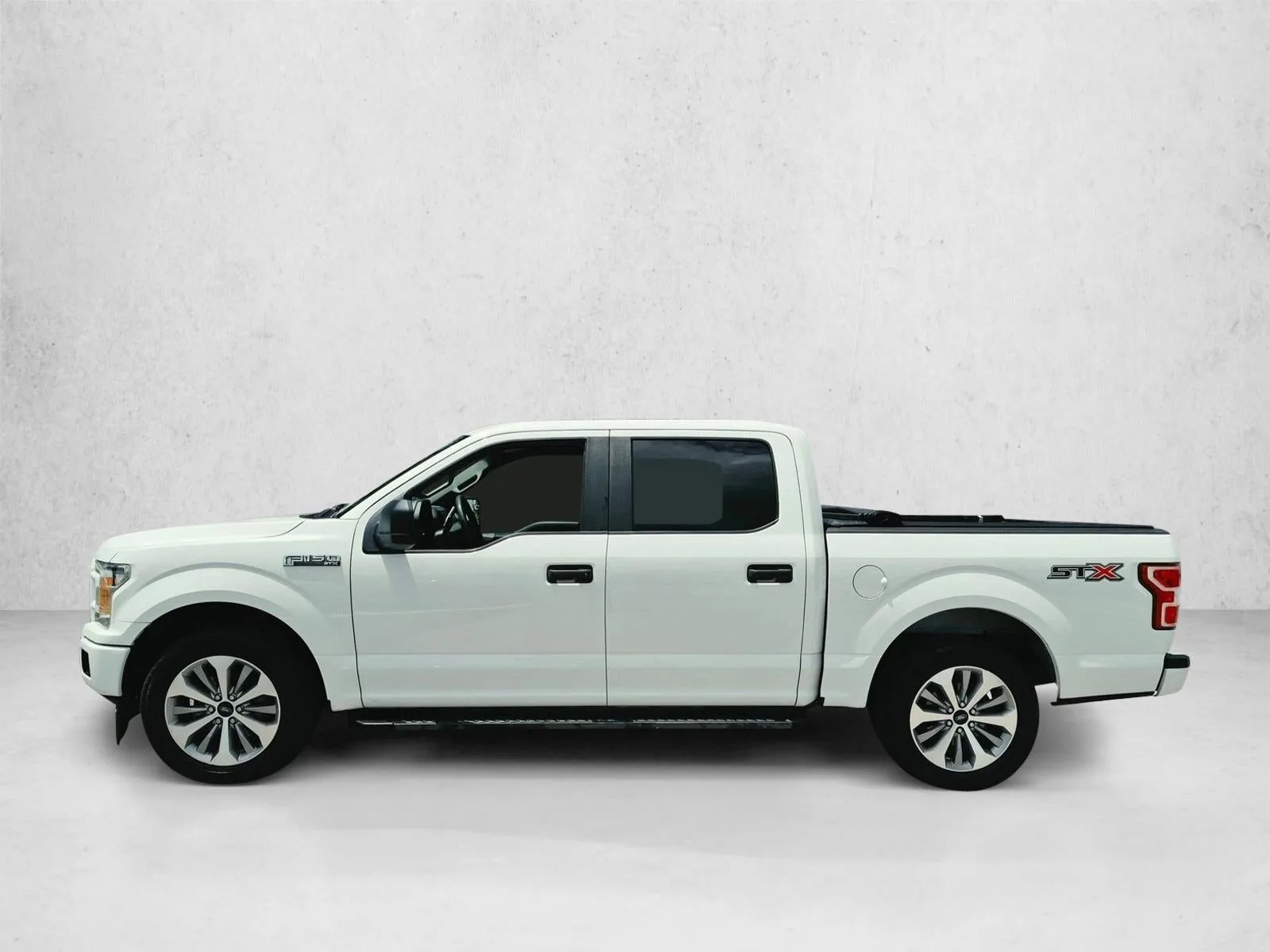 2018 Ford F-150 XL 2WD SuperCrew 5.5' Box photo 8