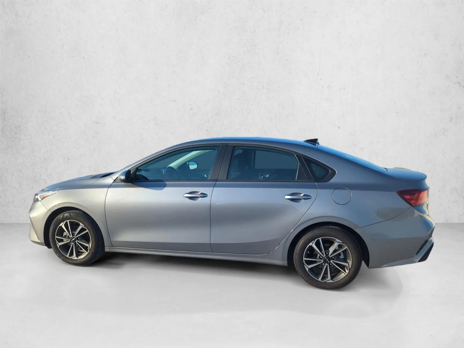 2023 Kia Forte LXS IVT photo 5