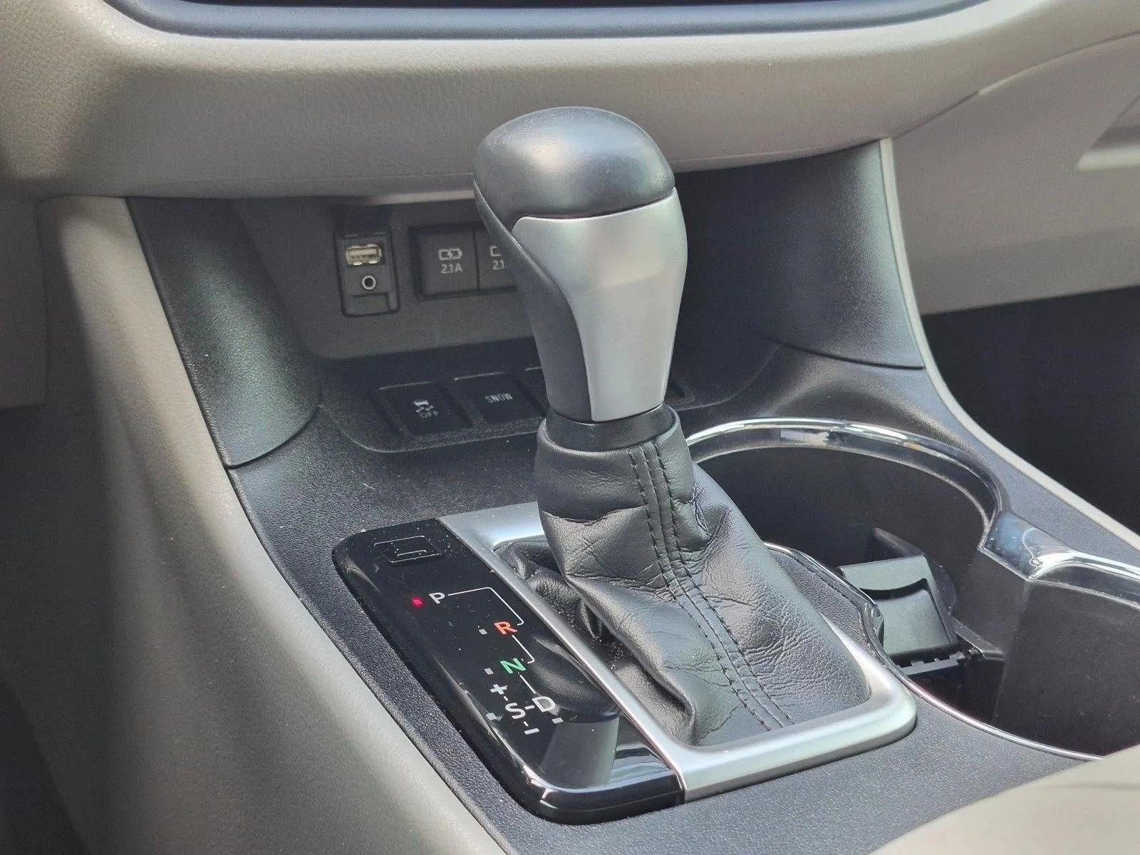 2018 Toyota Highlander LE Plus V6 FWD (SE) photo 12