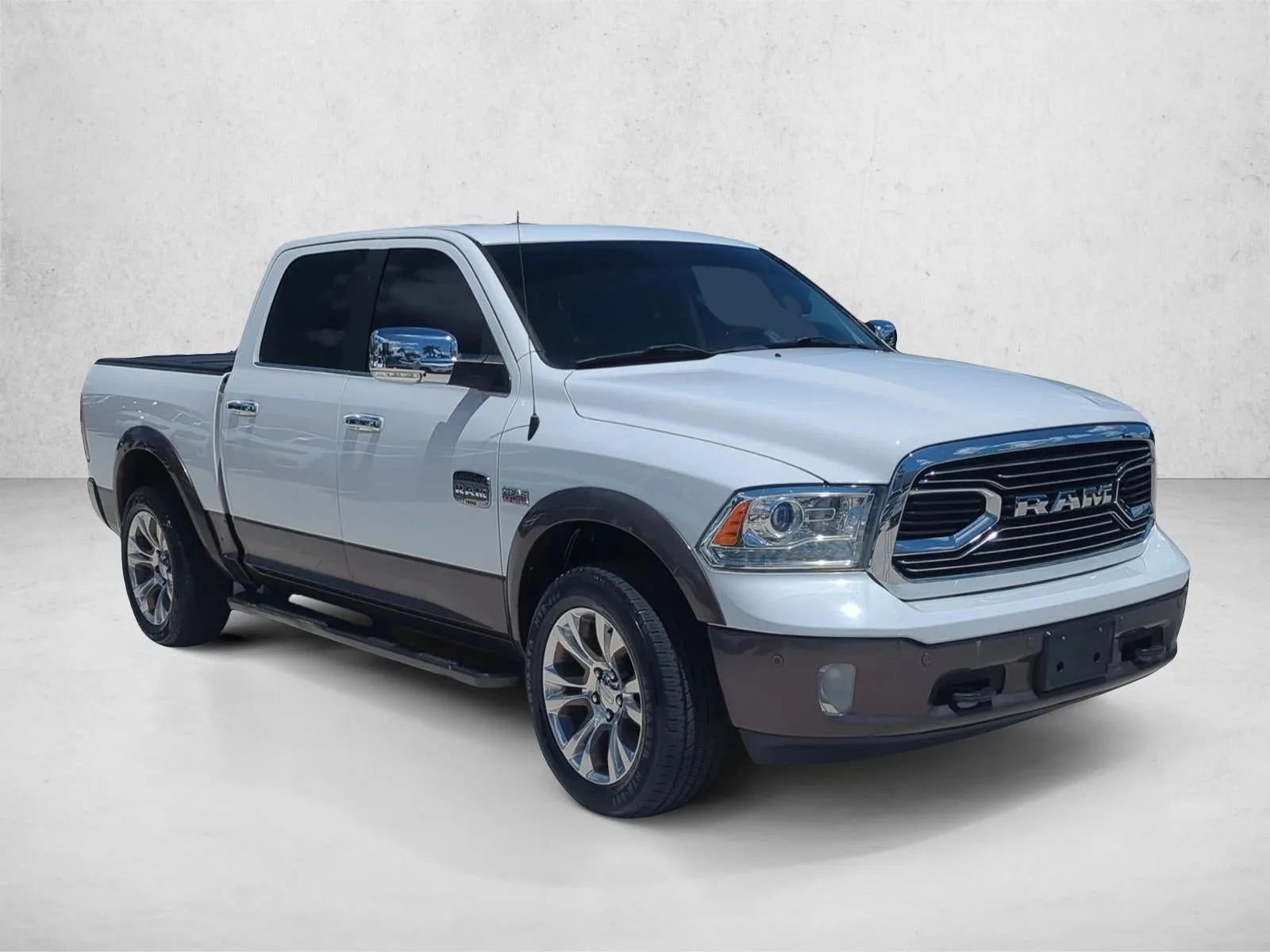 2018 RAM 1500 Longhorn 4x4 Crew Cab 5'7" Box *Ltd Avail* photo 3