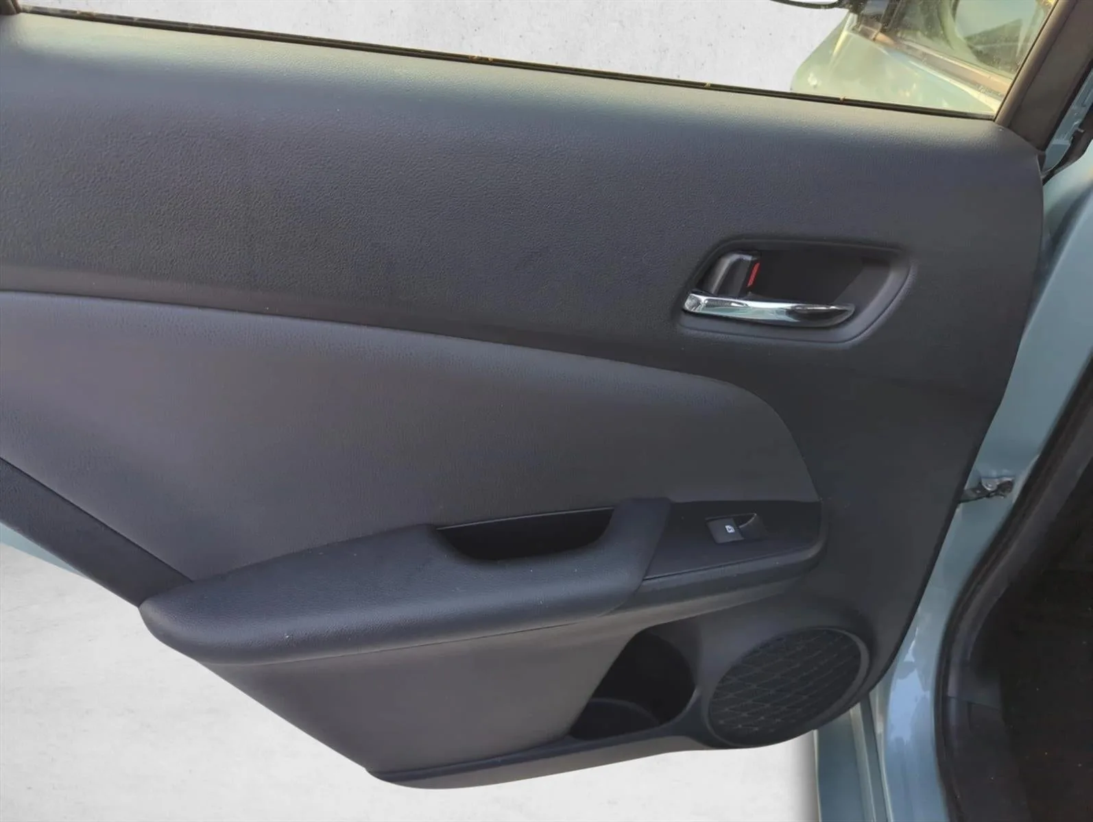 2017 Toyota Prius Three Touring (Natl) photo 10