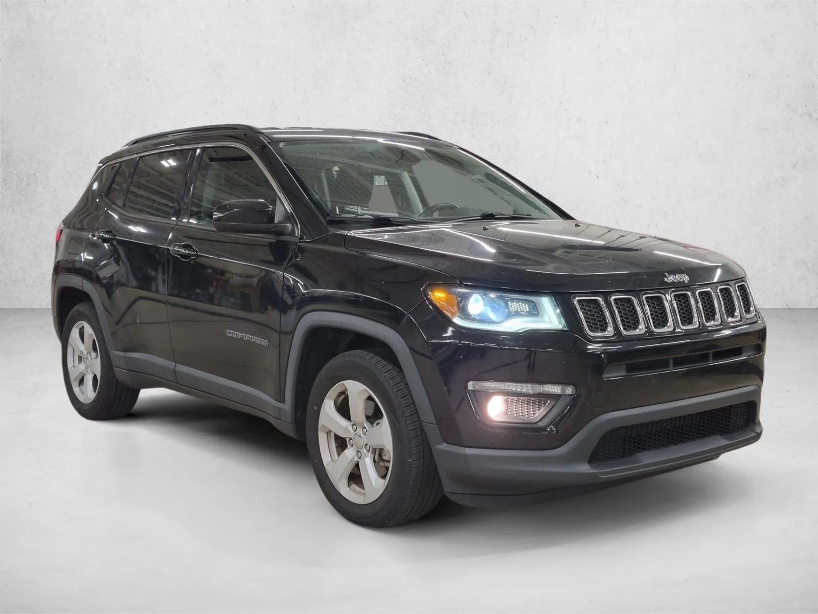 2020 Jeep Compass Latitude FWD photo 3