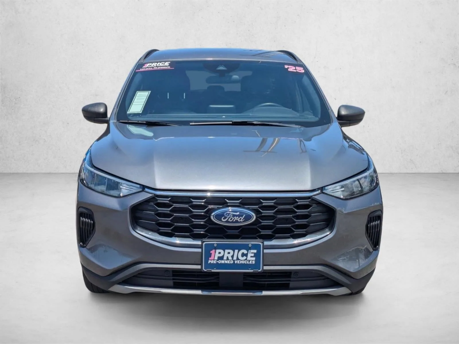 2025 Ford Escape ST-Line FWD photo 2