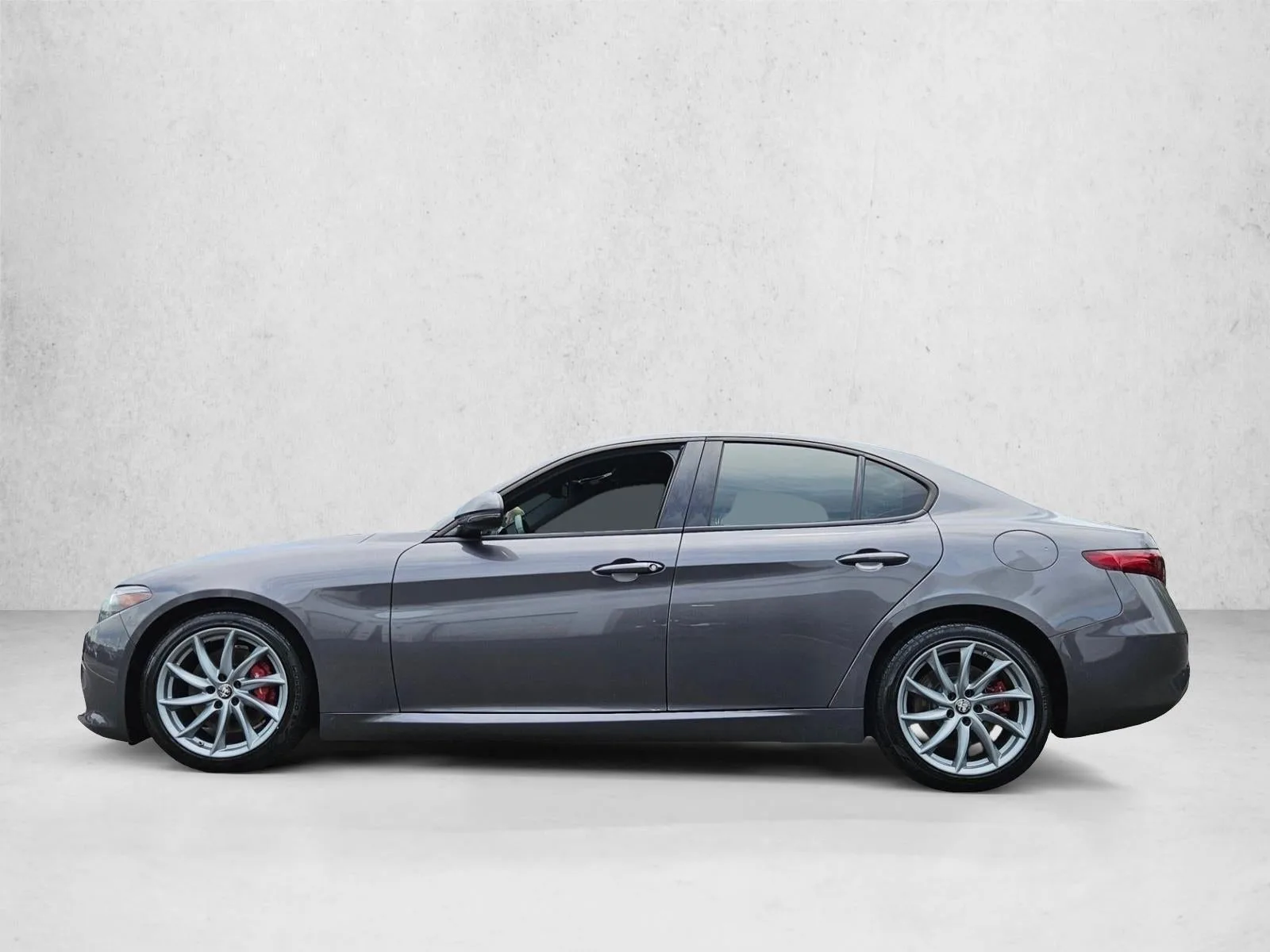 2022 Alfa Romeo Giulia RWD photo 9