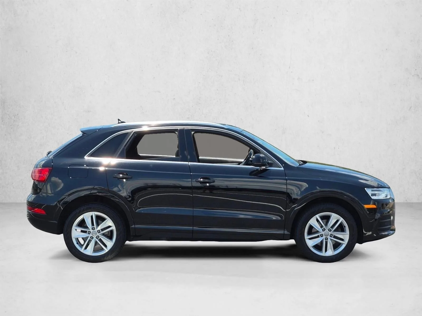 2017 Audi Q3 2.0T Premium photo 4