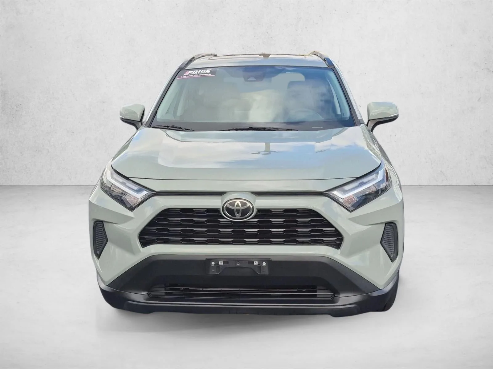 2022 Toyota RAV4 XLE photo 2
