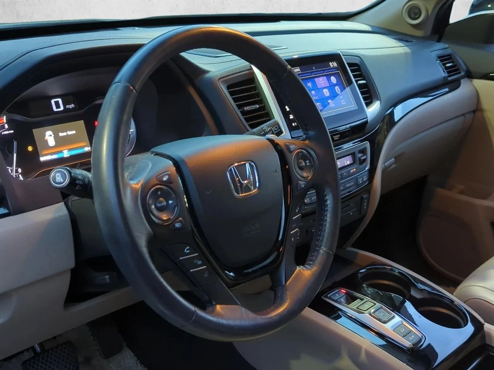 2016 Honda Pilot AWD Touring with DVD Rear Entertainment System and Navigation photo 8