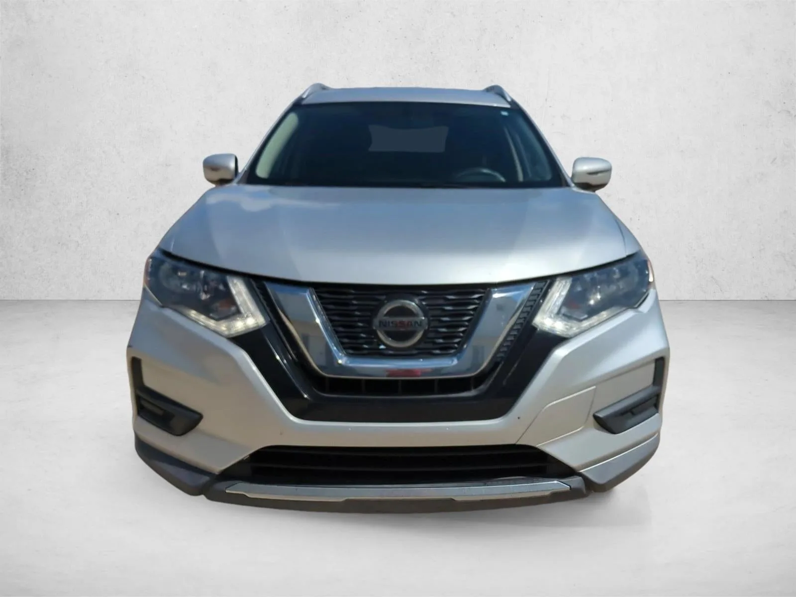 2018 Nissan Rogue FWD SV photo 2