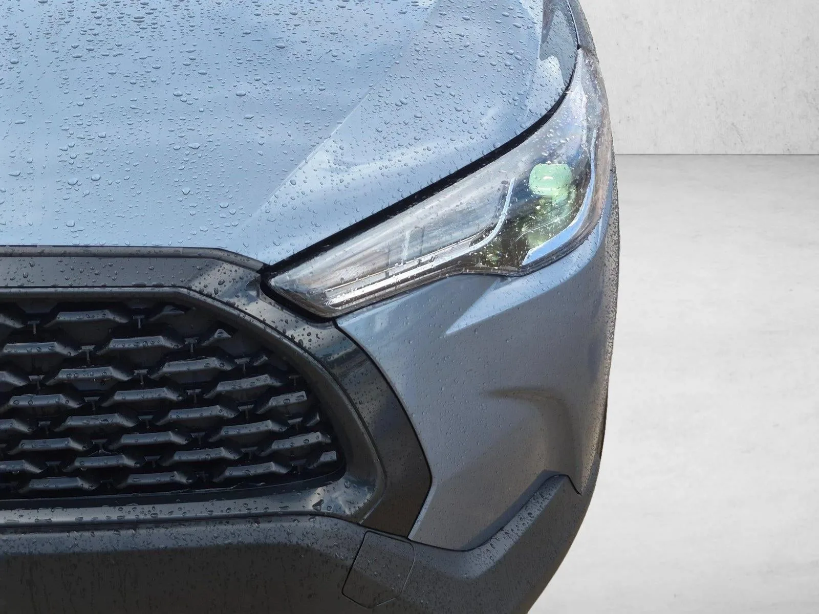 2025 Toyota Corolla Cross LE 2WD (Natl) photo 9