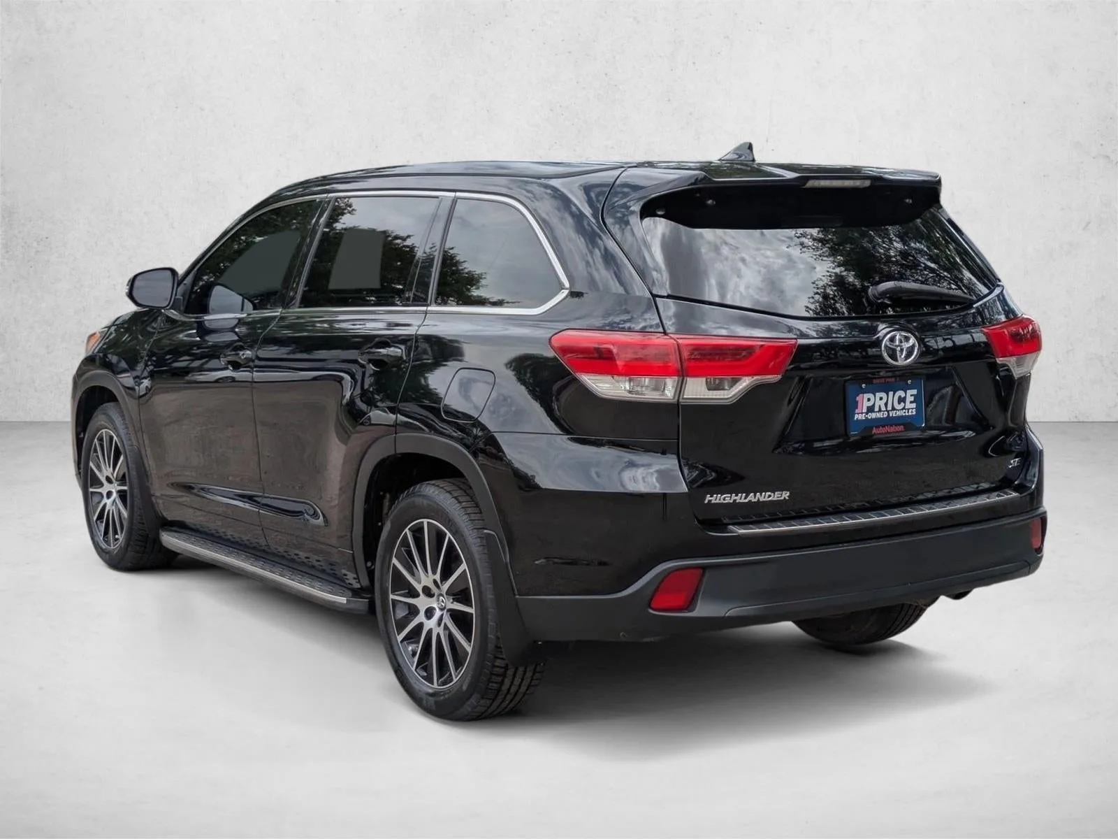 2017 Toyota Highlander SE V6 FWD (Natl) photo 8