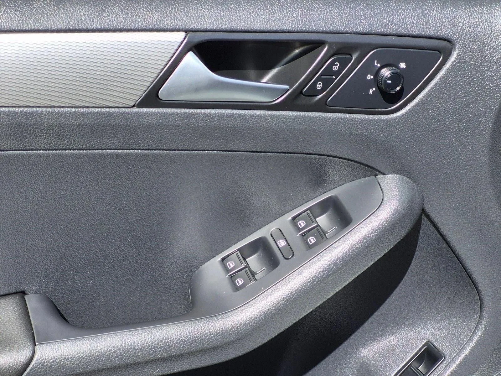 2017 Volkswagen Jetta 1.4T SE Manual photo 2